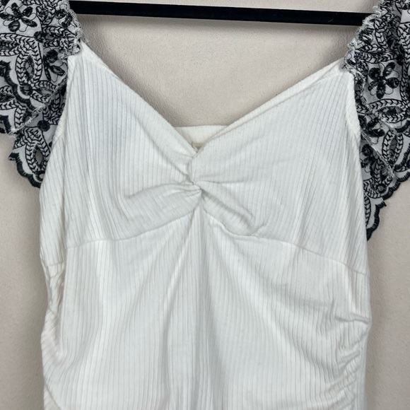 🥑5/$25 Anthropologie Ruffle Eyelet Sleeve Top sz M - Picture 5 of 8